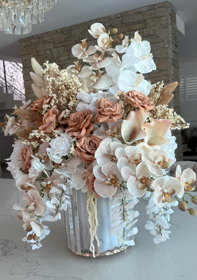 Swan 🦢 flower Arrangement - Luscious Homewares