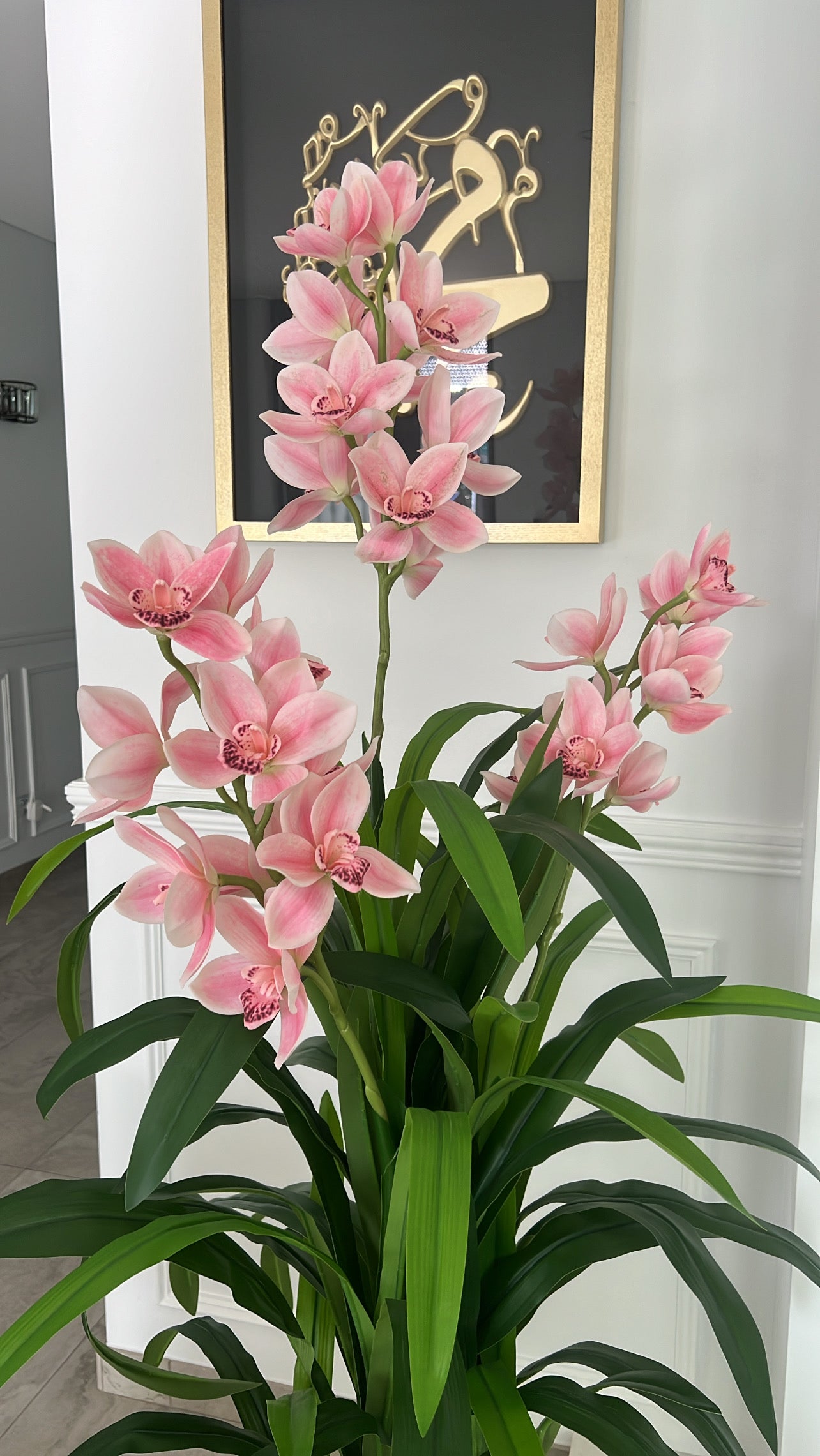 Cymbidium pink orchid artificial plant tree