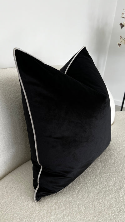 Hilton black/silver trim cushion