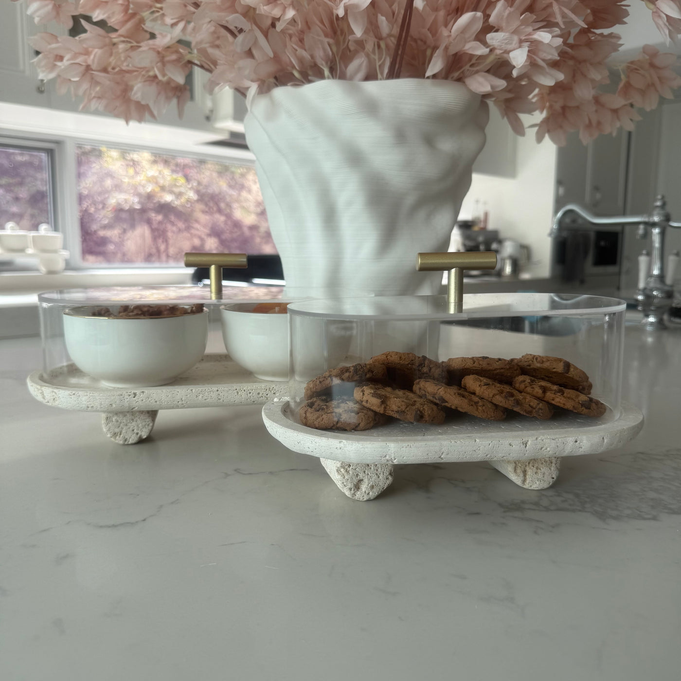 Travertine serving cake + dome