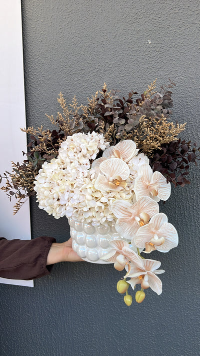 Lila bloom floral arrangement