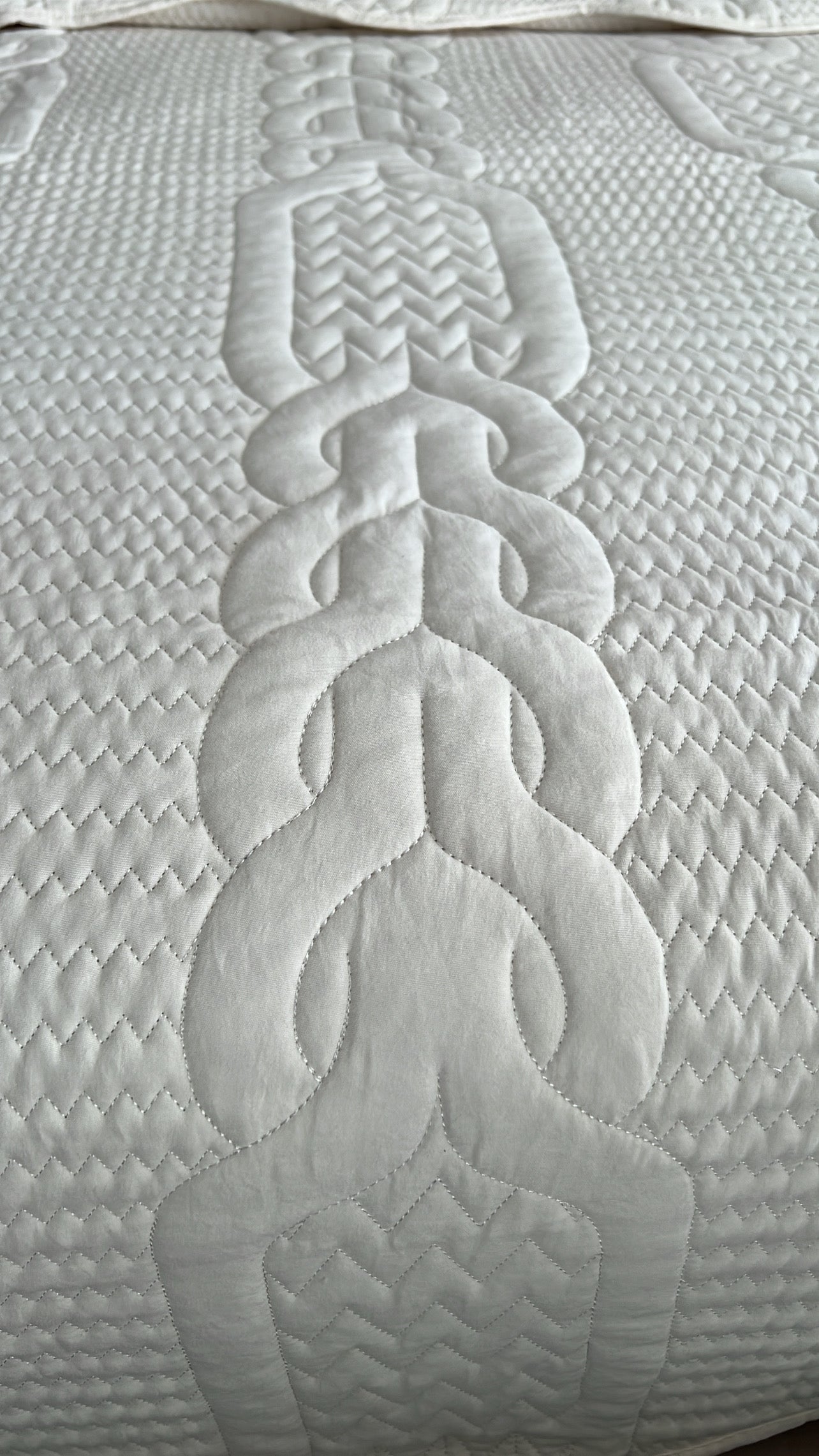 Pleated ivory Coverlet queen / king set 3 pieces - Luscious Homewares