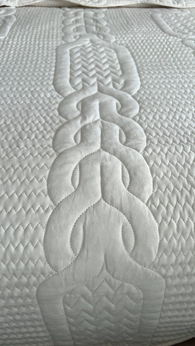 Pleated ivory Coverlet queen / king set 3 pieces - Luscious Homewares