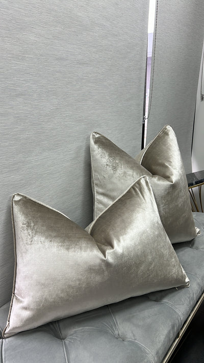 De-luxe ash velvet cushion