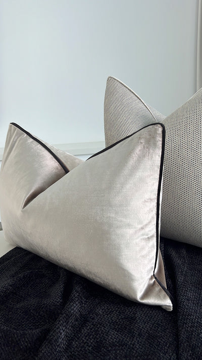 Royal luxe ash cushion