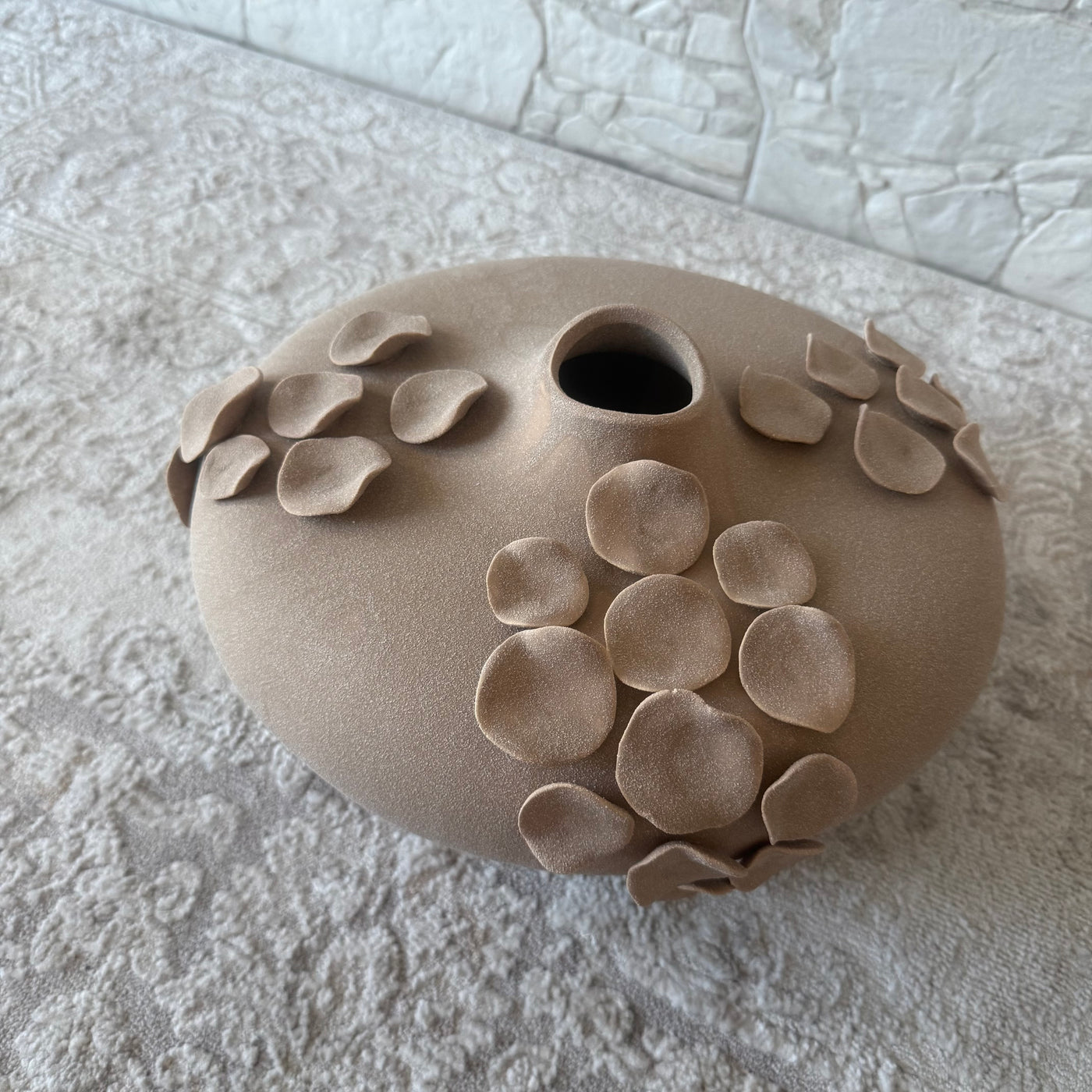 AMPHORA collection Olpe Sculptured pottery vase matt neutral