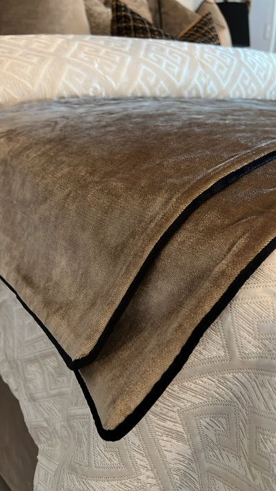 Royal luxe latte throw 140x220cm - Luscious Homewares
