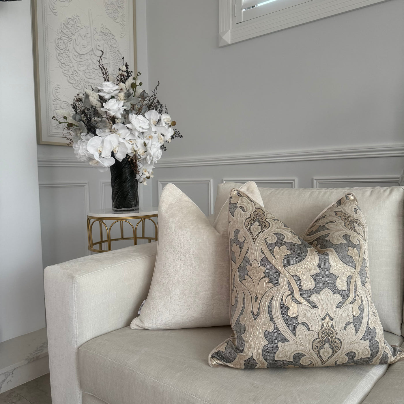 Silver blooms Floral Arrangement