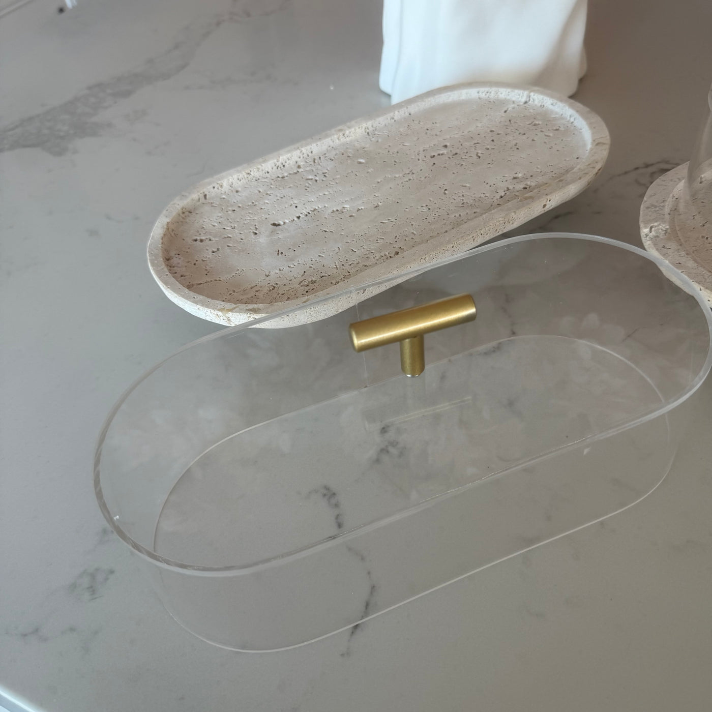 Travertine serving cake + dome