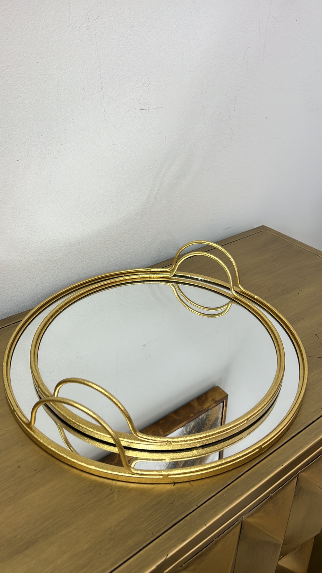 Gold round mirror tray