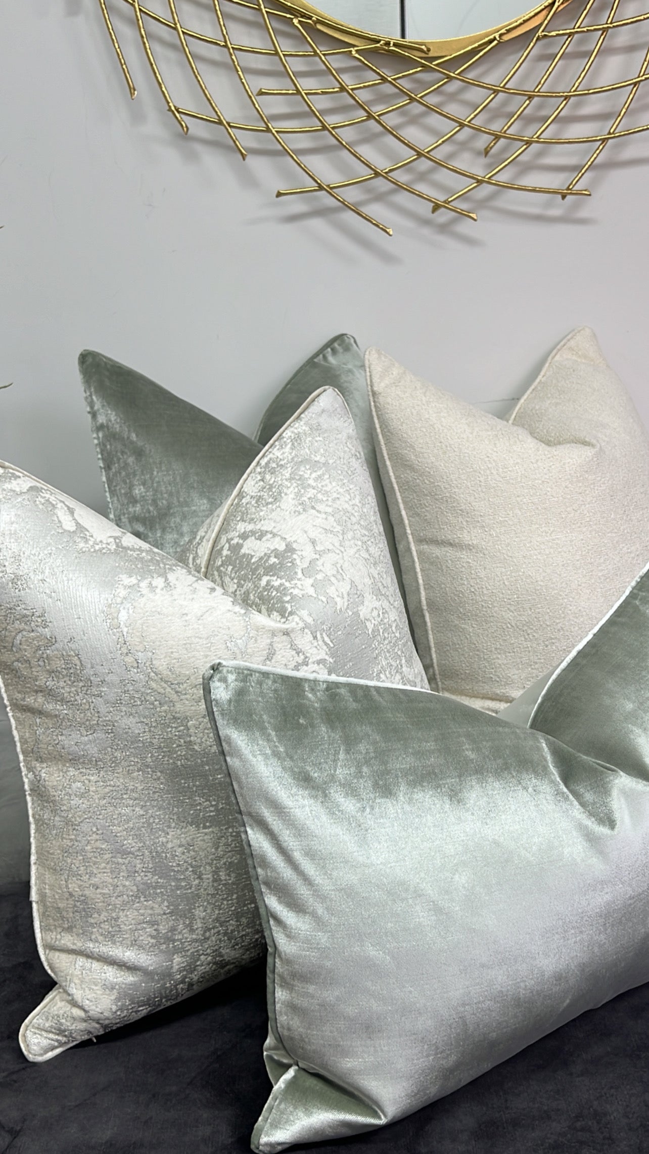 De-luxe sage velvet cushion