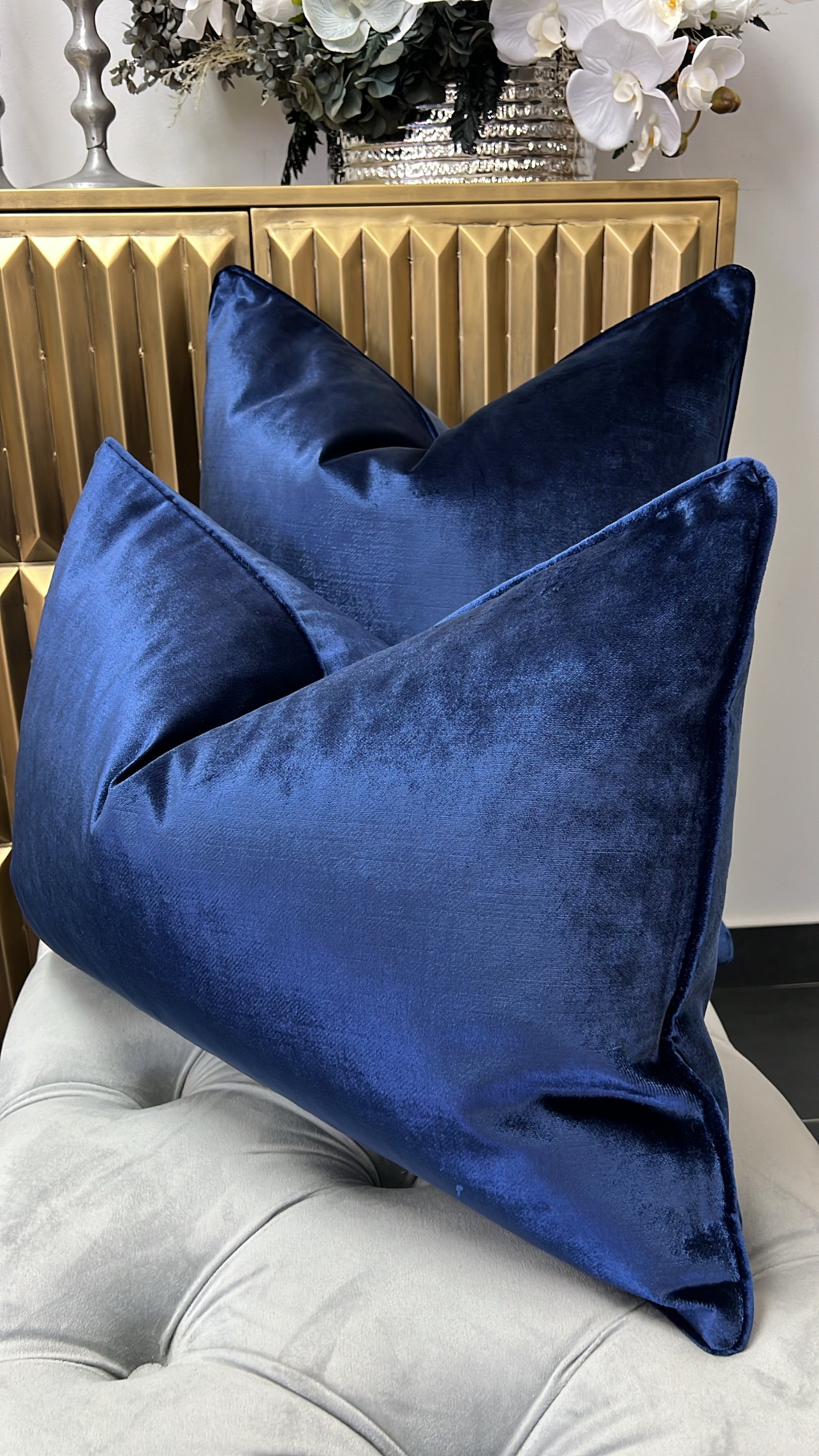 De-luxe navy velvet cushion