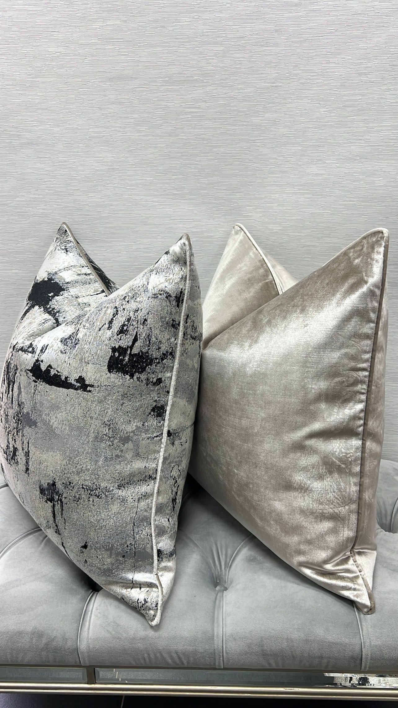 De-luxe ash velvet cushion