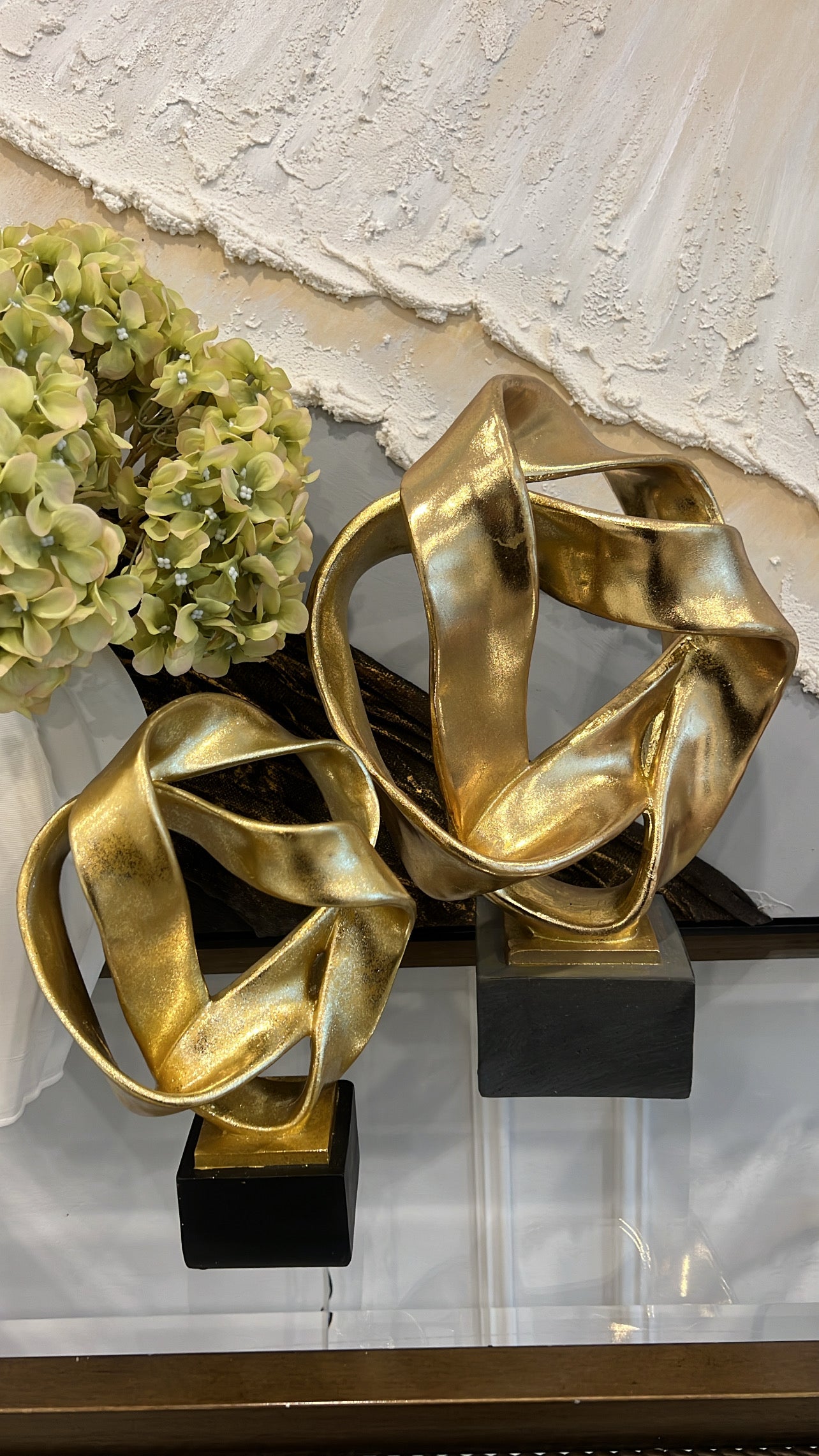 Intertwine resin gold sculpture stand - Luscious Homewares