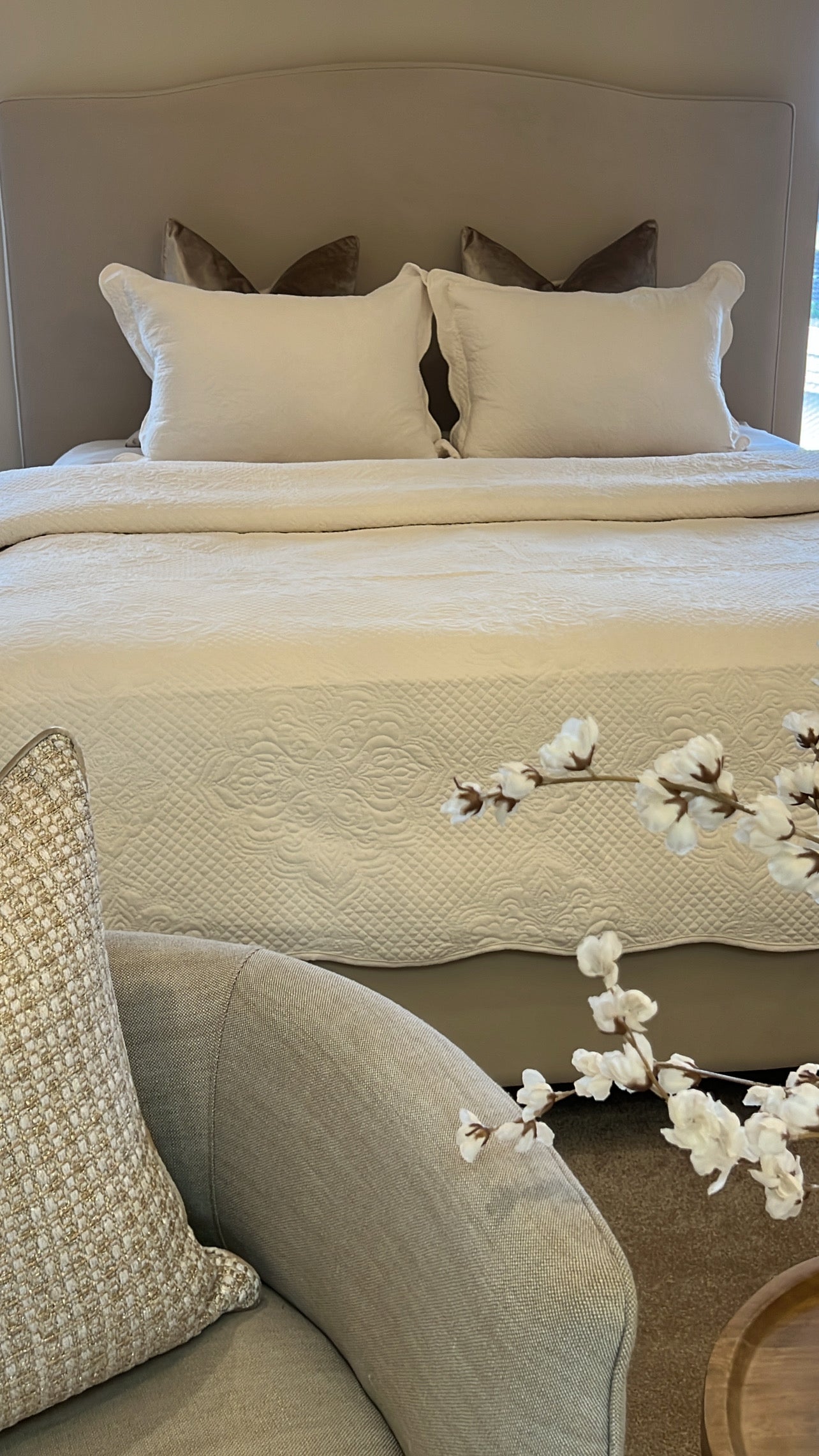 Harmony ivory Coverlet queen / king