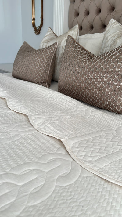 Pleated ivory Coverlet queen / king set 3 pieces - Luscious Homewares