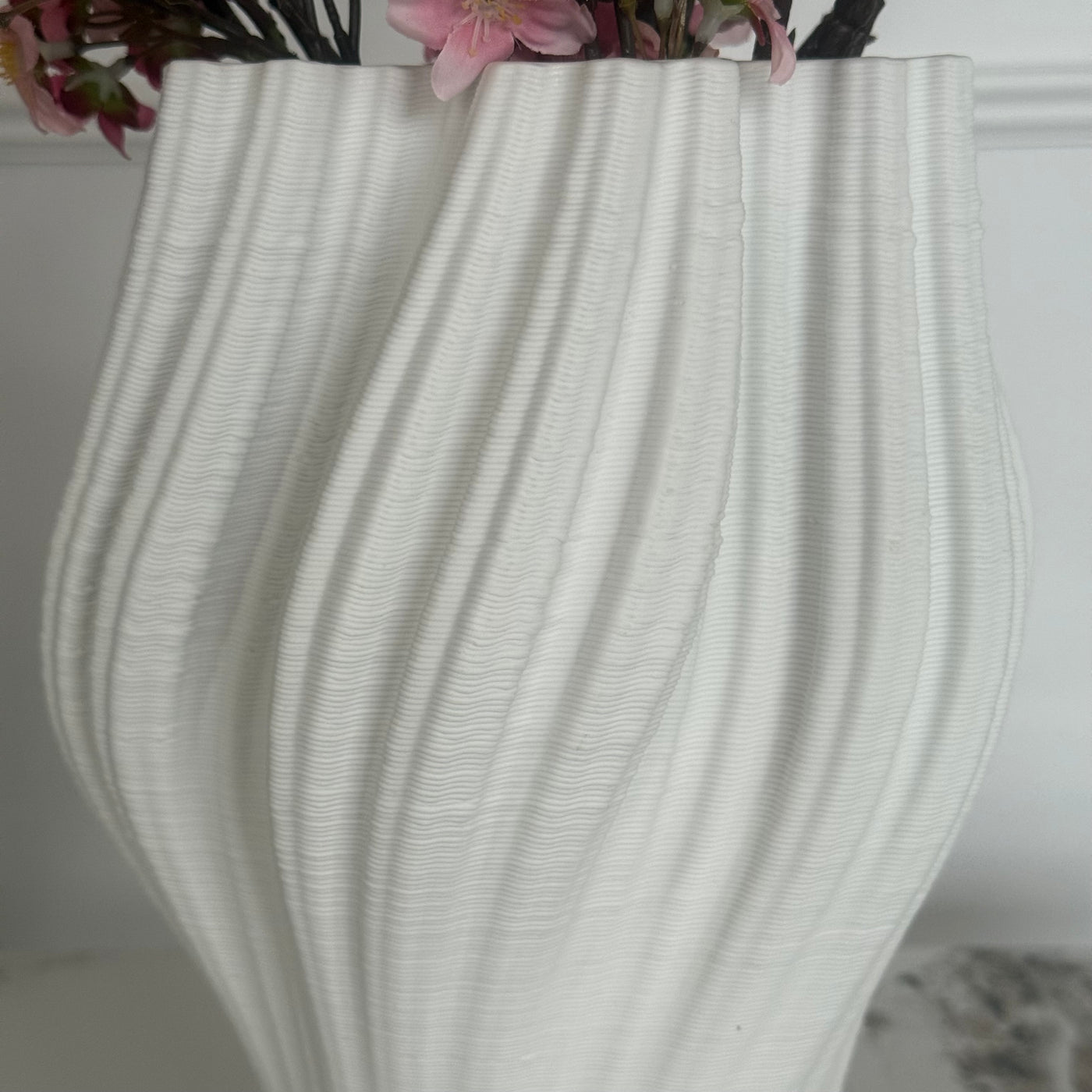 Swirl effect 3d ceramic vase
