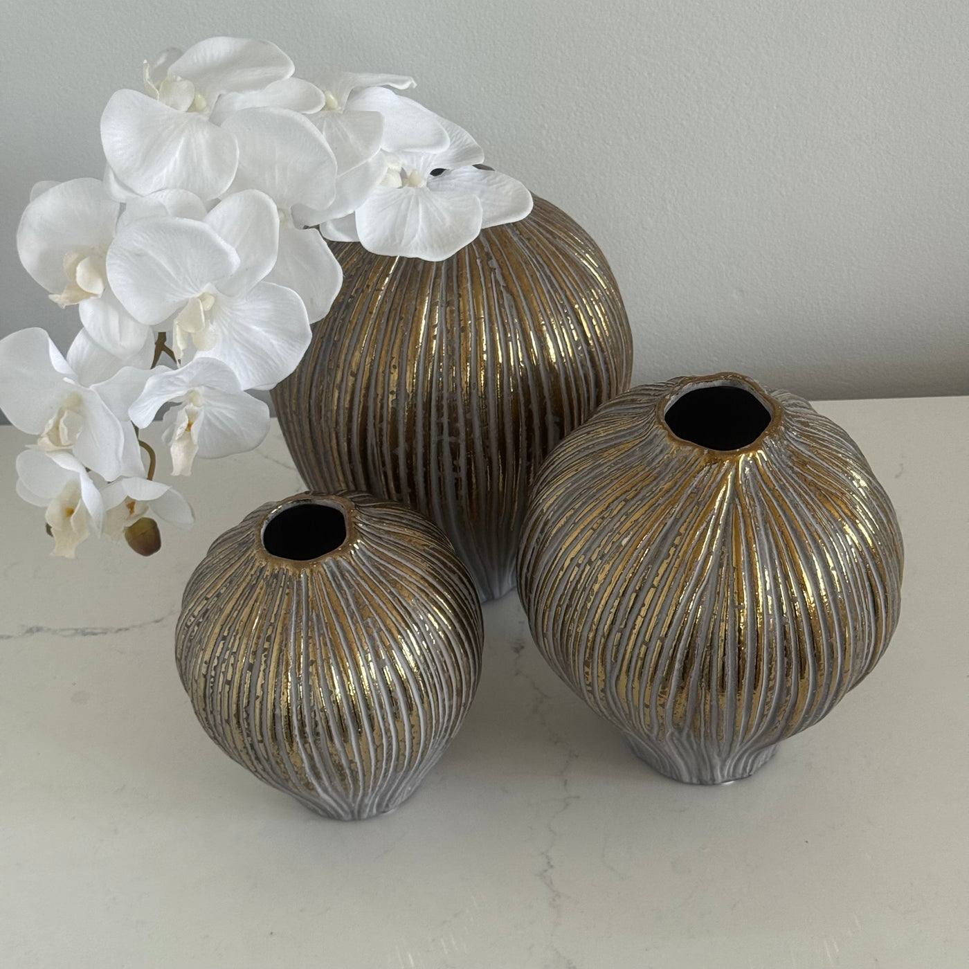 Fig ribbed textured vase