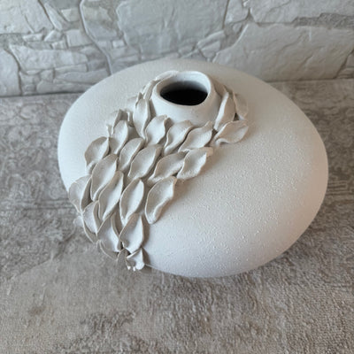 AMPHORA collection Hydria Sculptured pottery vase matt off white