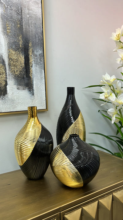 Martina black and gold vase