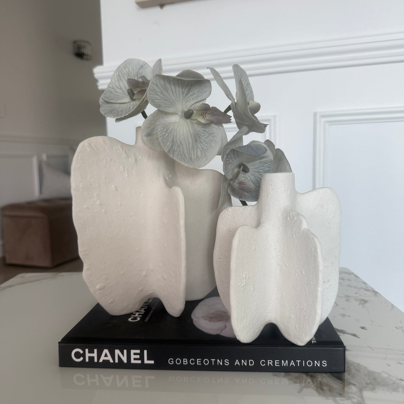 Set of 2 ceramic vases