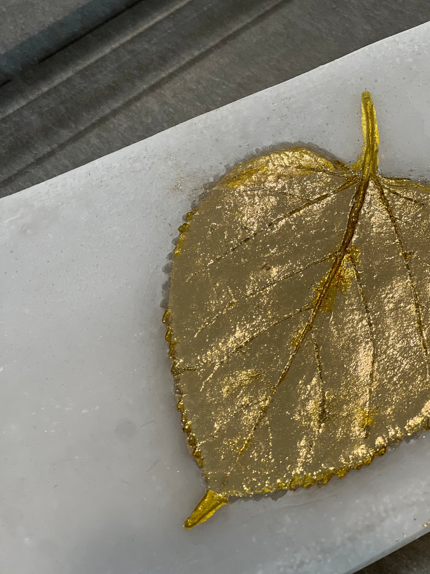 Lara resin Quartz gold foil leaf plate - Luscious Homewares