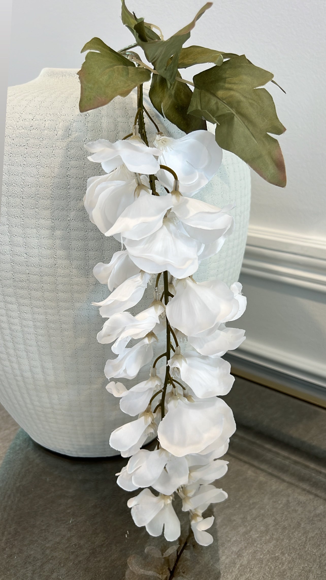 Wisteria artificial stem                                 Available in 3 colours