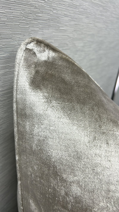 De-luxe ash velvet cushion