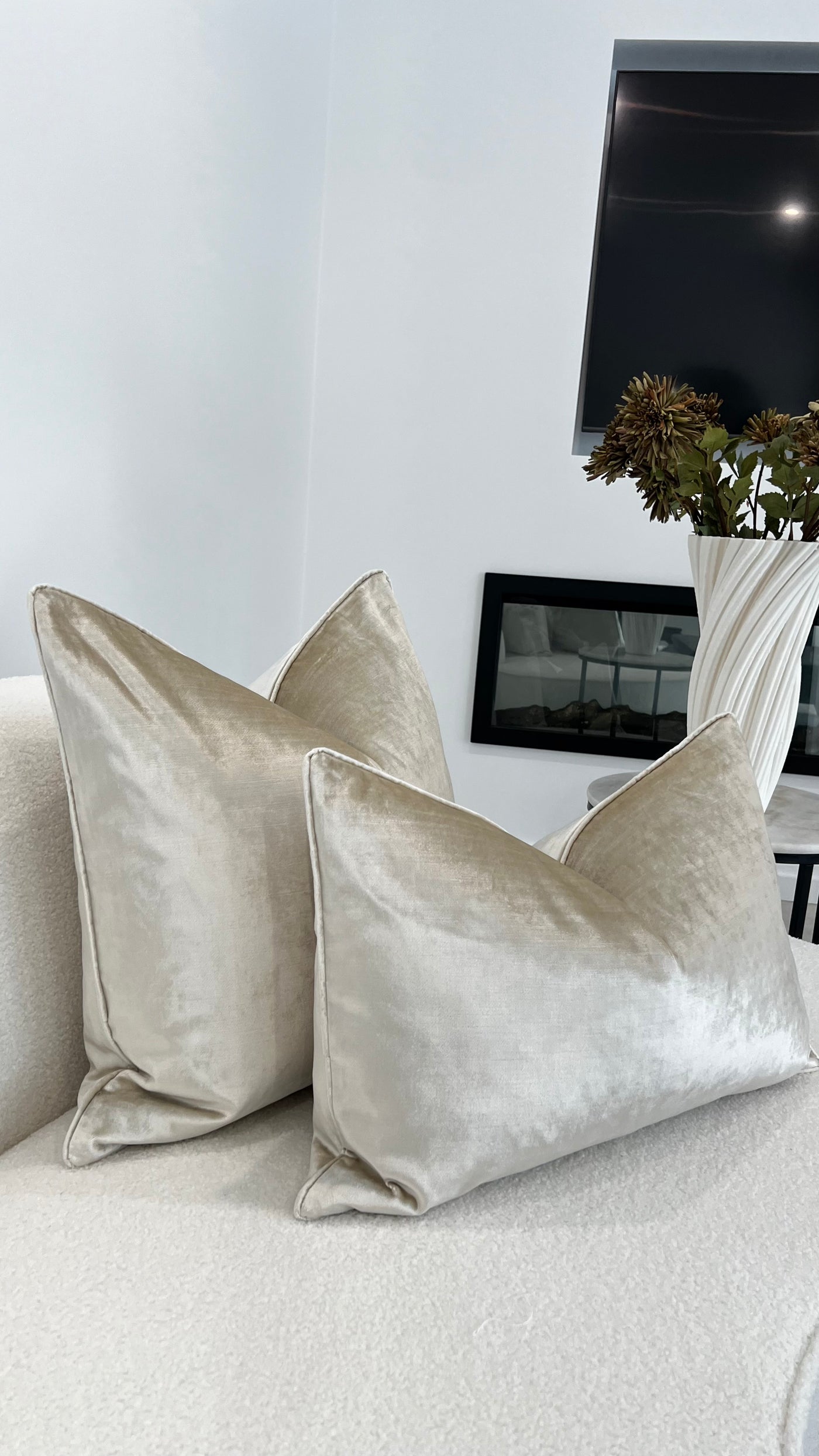 De-luxe nude velvet cushion