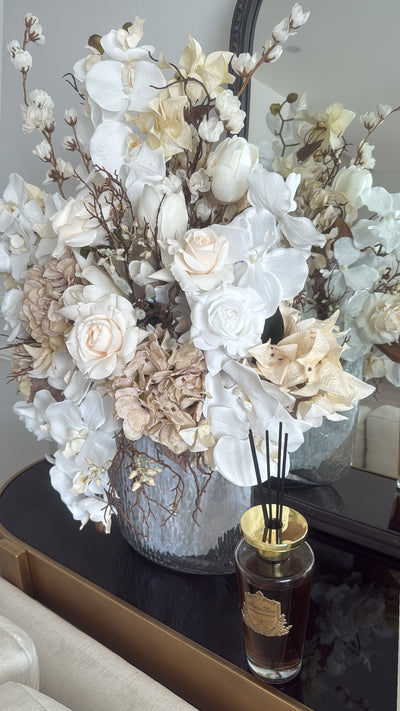 Yara blooms Floral Arrangement