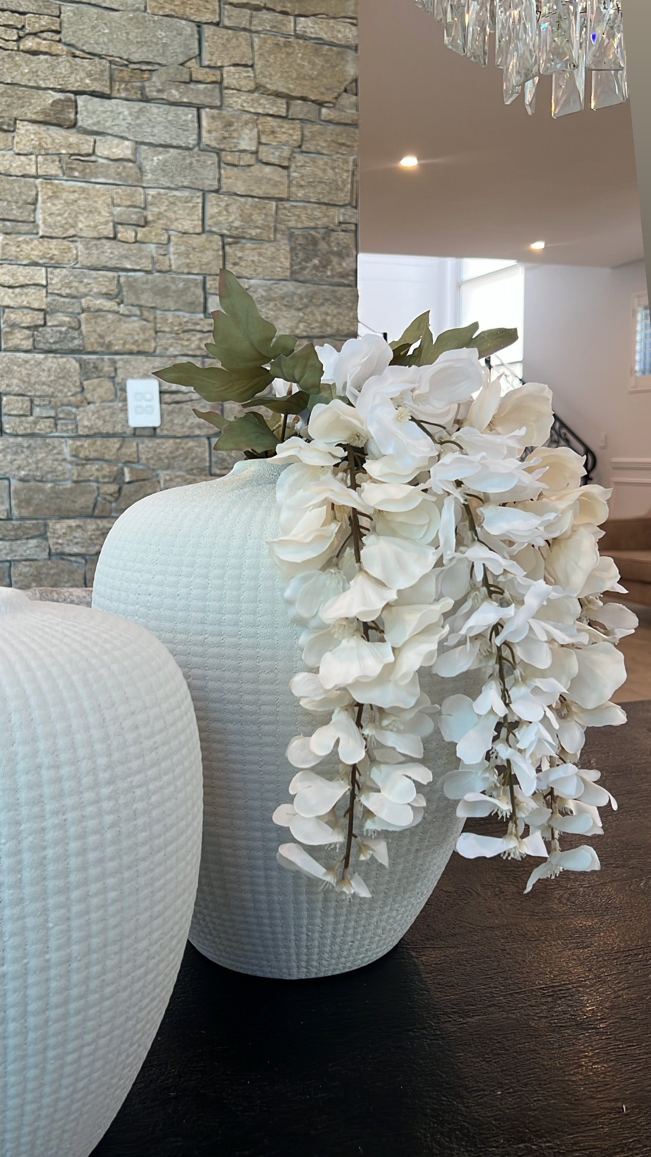 Wisteria artificial stem                                 Available in 3 colours