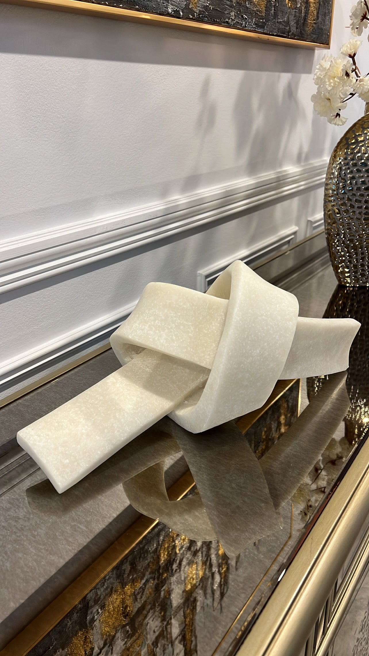 Link Resin Quartz sculpture stand - Luscious Homewares