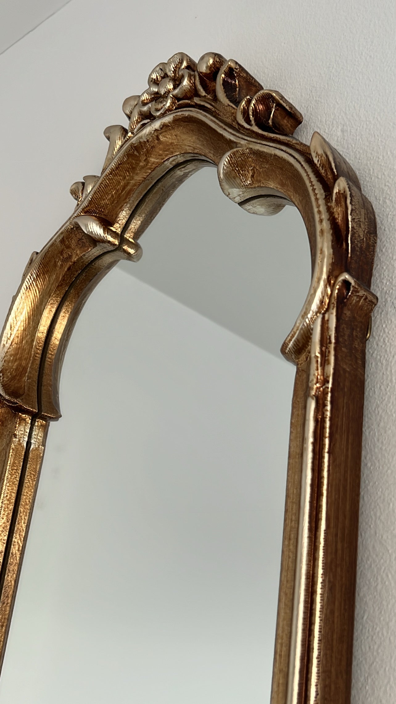 Vintage ornate handcarved oval mirror - Luscious Homewares