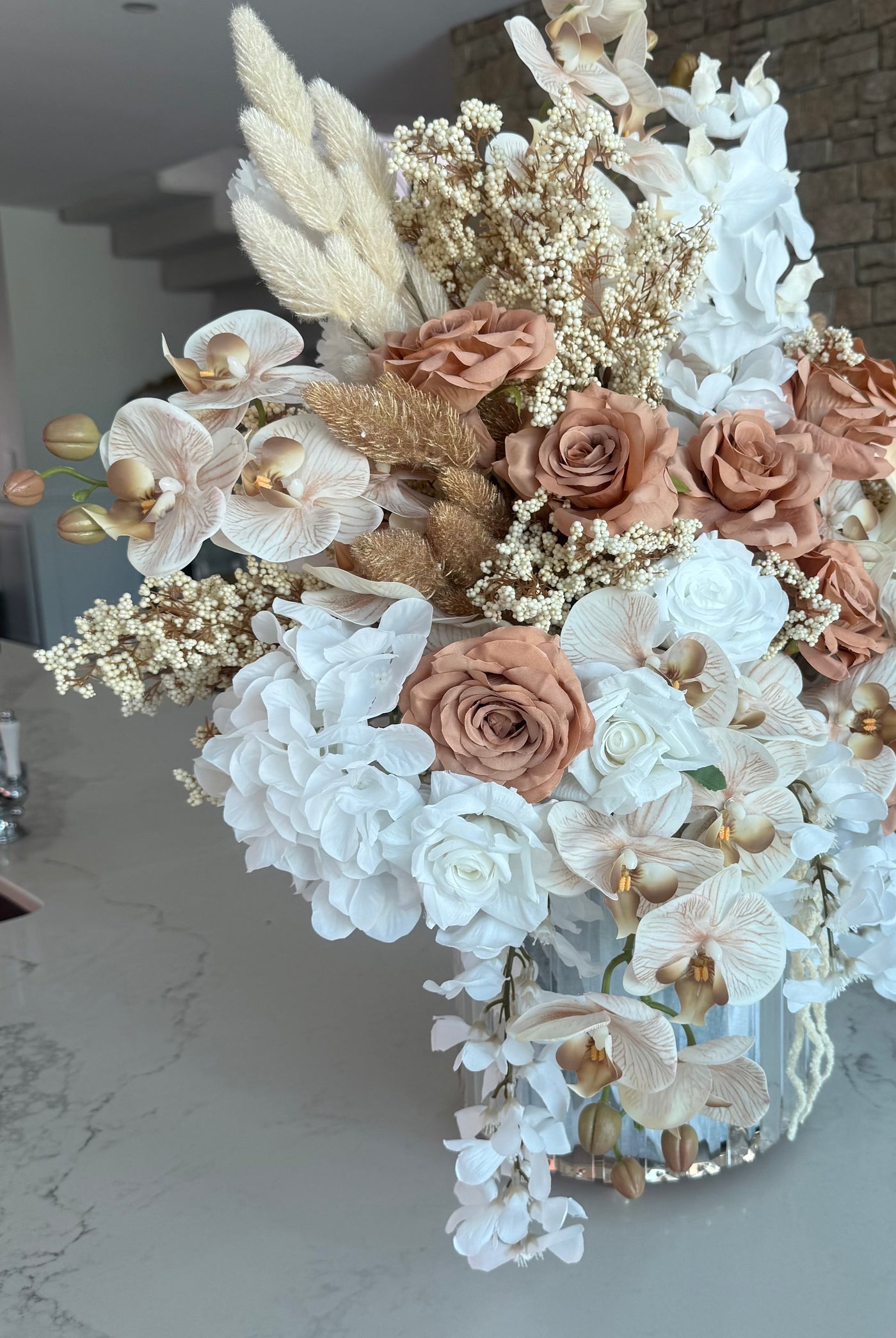 Swan 🦢 flower Arrangement - Luscious Homewares