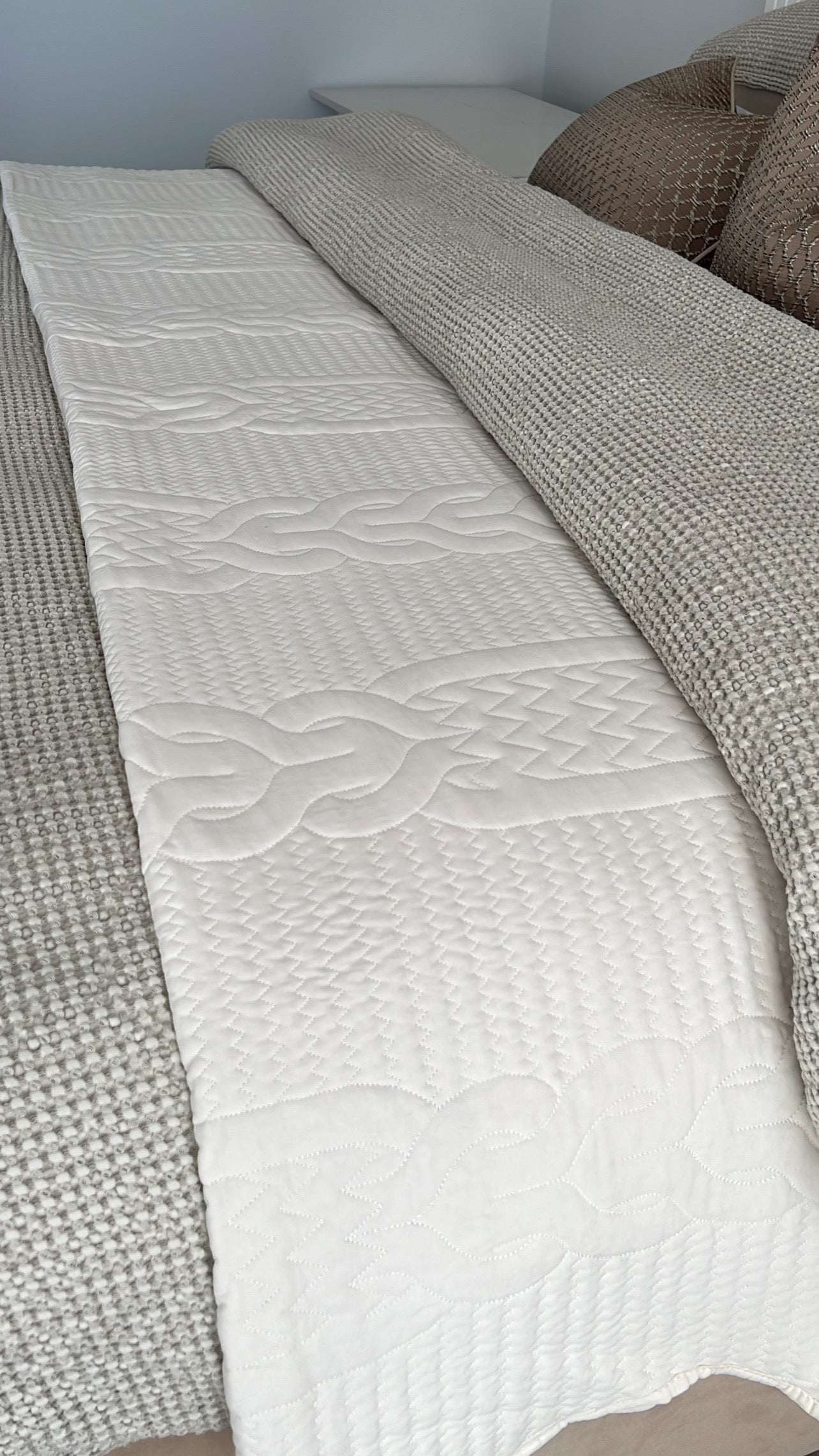 Pleated ivory Coverlet queen / king set 3 pieces - Luscious Homewares