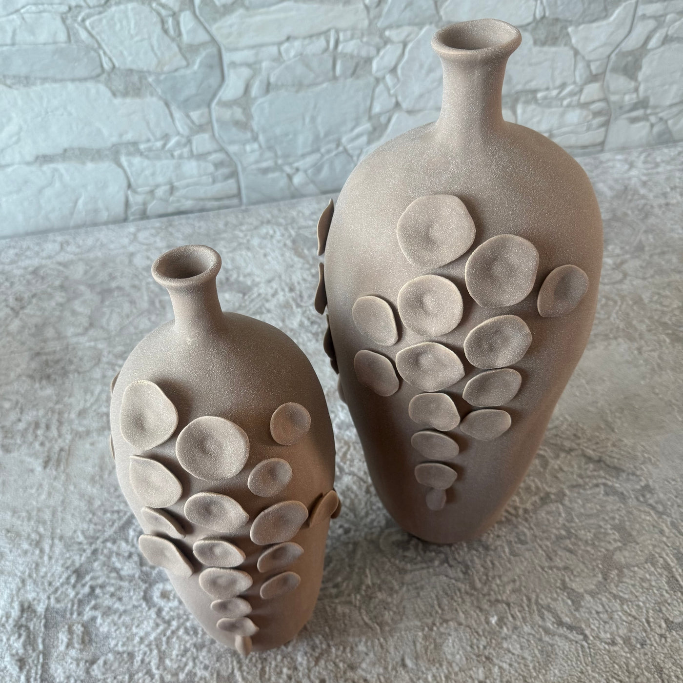 AMPHORA collection Olphe Sculptured pottery vase matt neutral