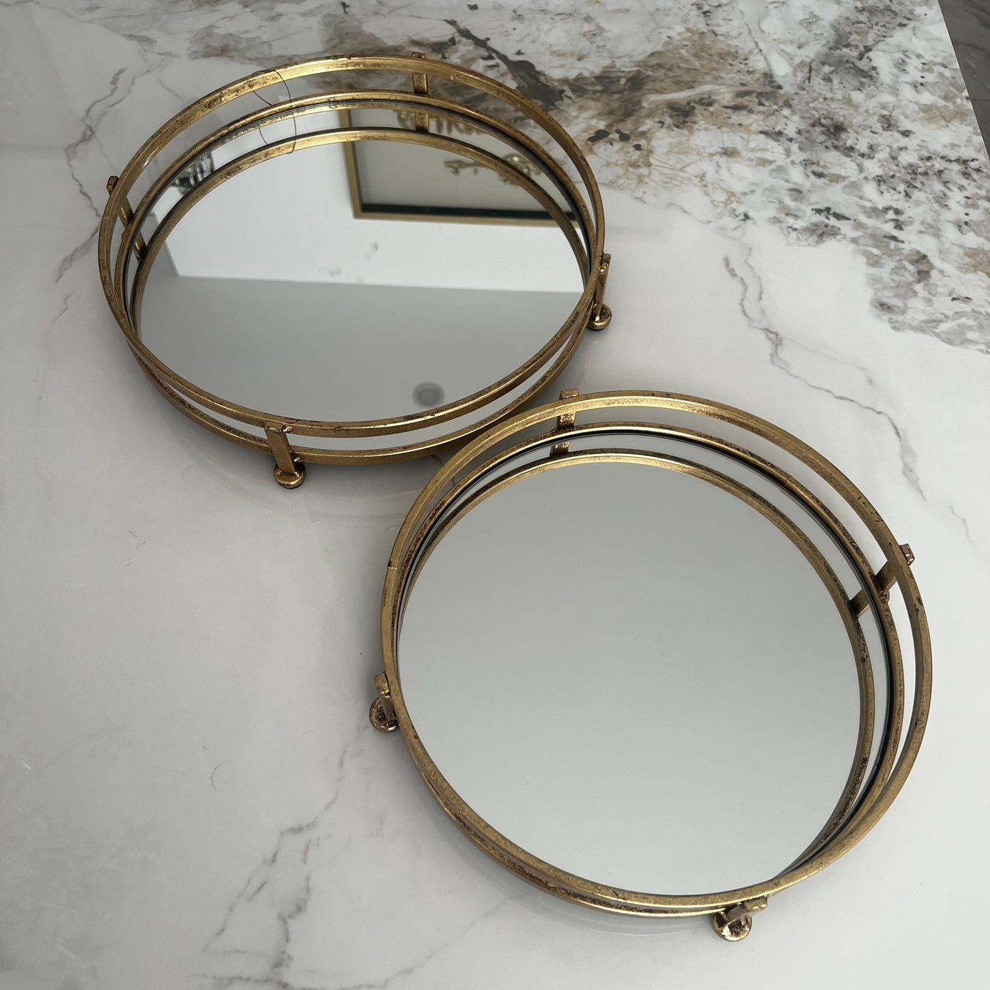 Dina round Gold mirror tray - Luscious Homewares