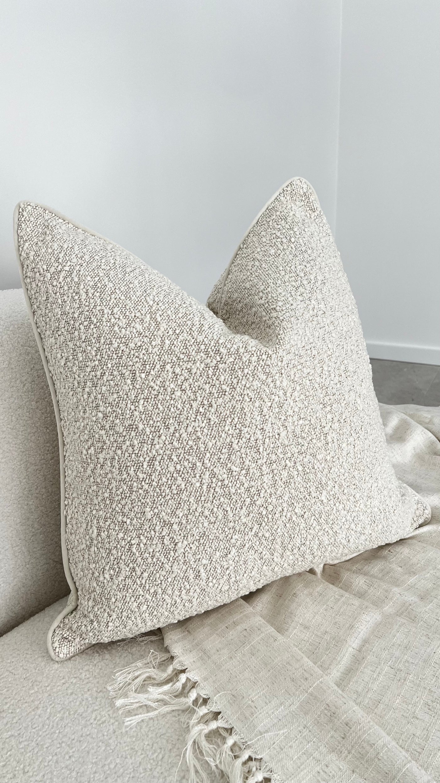 Boucle neutral cushion