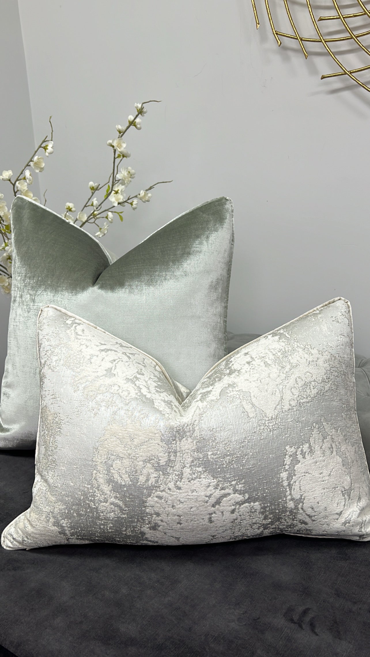 De-luxe sage velvet cushion