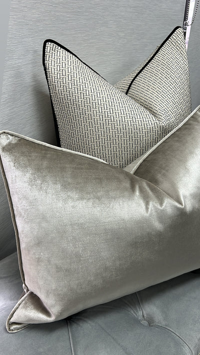 De-luxe ash velvet cushion