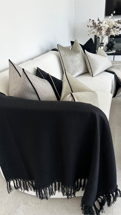 Calla Throw black