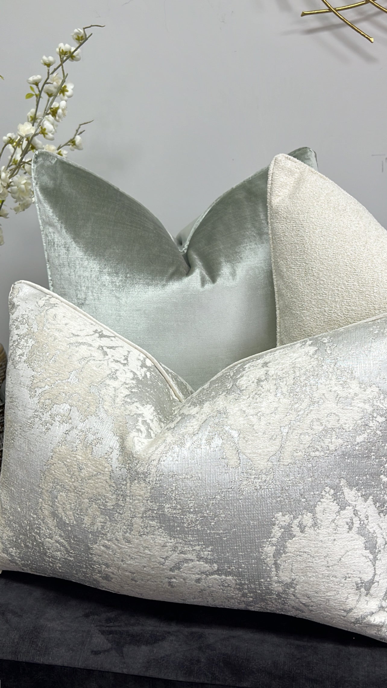 De-luxe sage velvet cushion