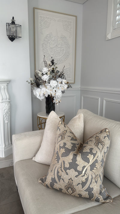 Silver blooms Floral Arrangement