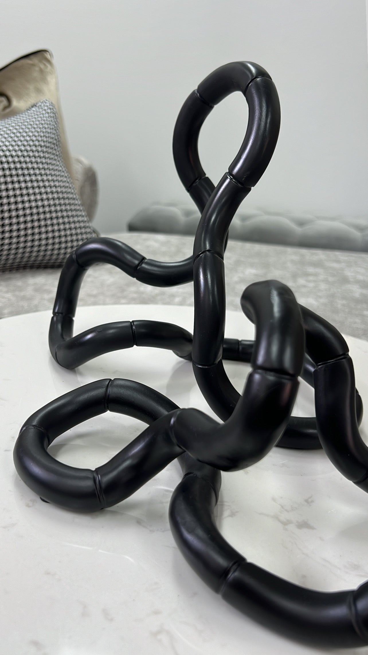 Curve sculpture stand - Luscious Homewares