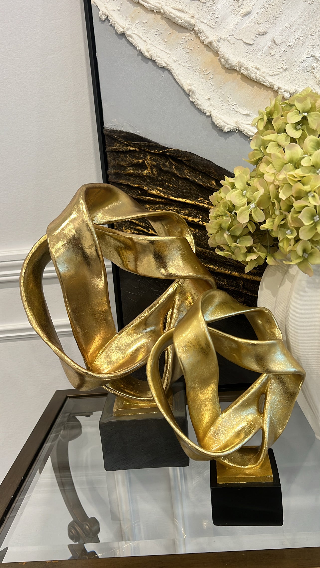 Intertwine resin gold sculpture stand - Luscious Homewares