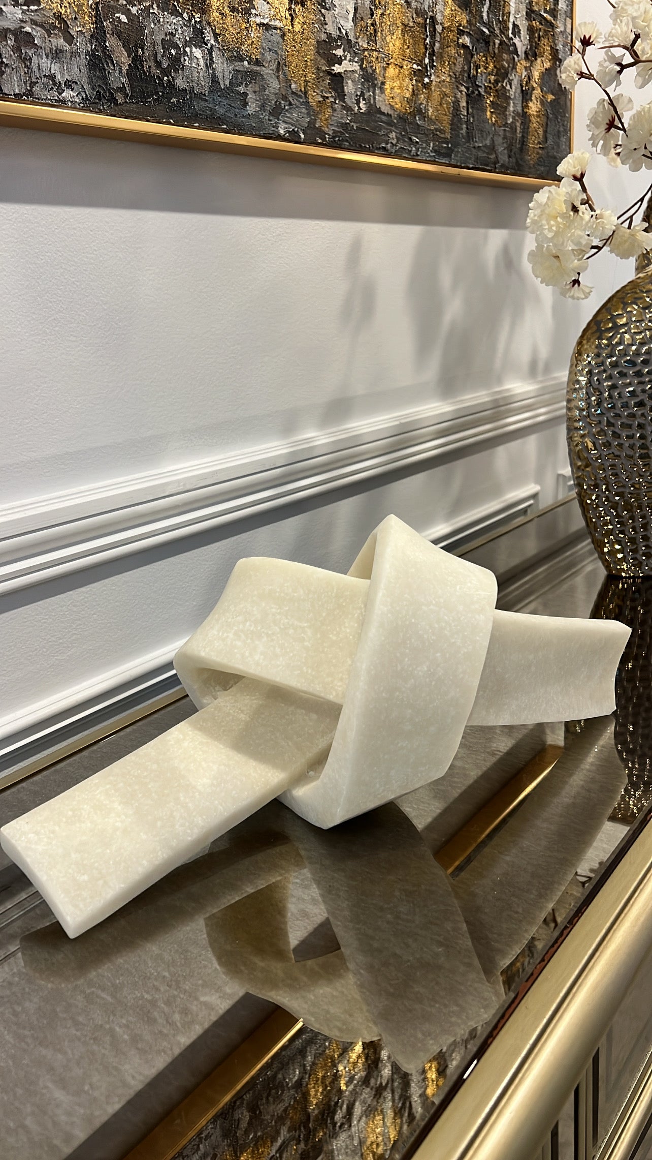 Link Resin Quartz sculpture stand - Luscious Homewares