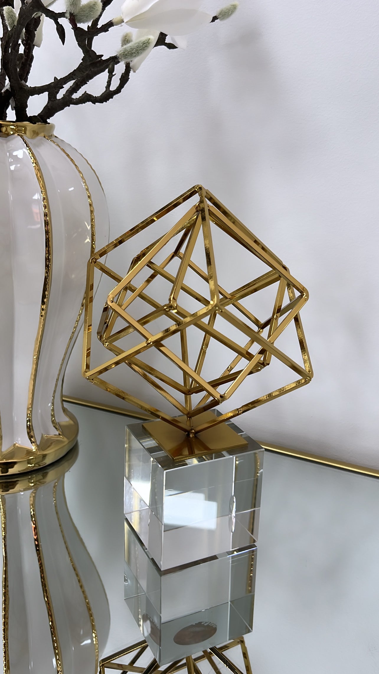 Magical crystal stand - Luscious Homewares