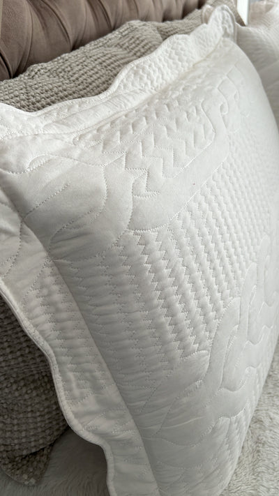 Pleated ivory Coverlet queen / king set 3 pieces - Luscious Homewares