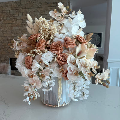 Swan 🦢 flower Arrangement - Luscious Homewares