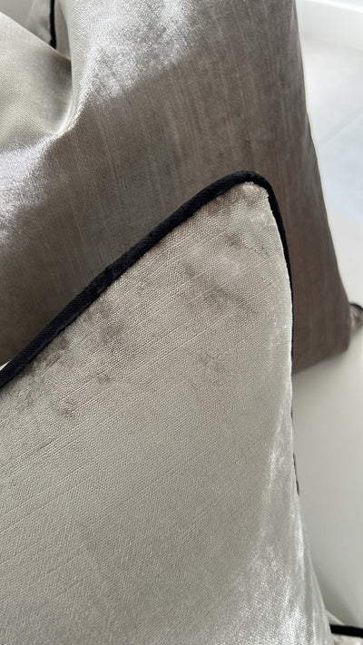 Royal luxe ash cushion